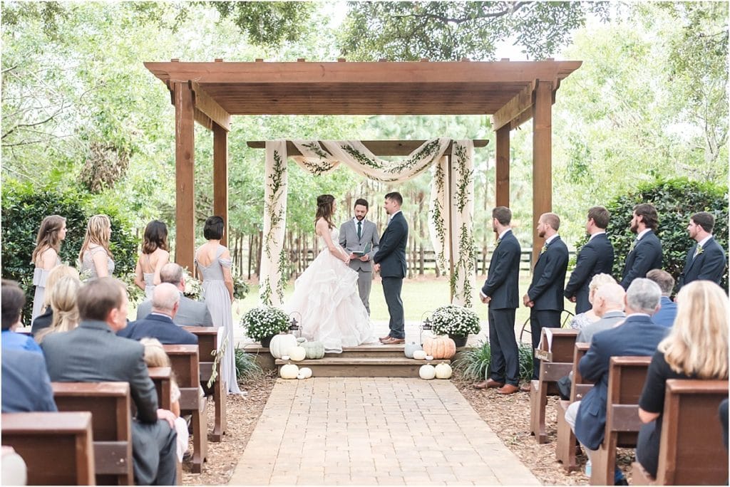 Club Lake Plantation - wedding ceremony under gorgeous outdoor pergola