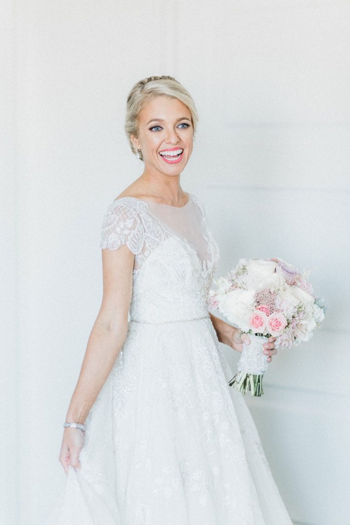 The Flower Studio - bride with white and light pink bouquet