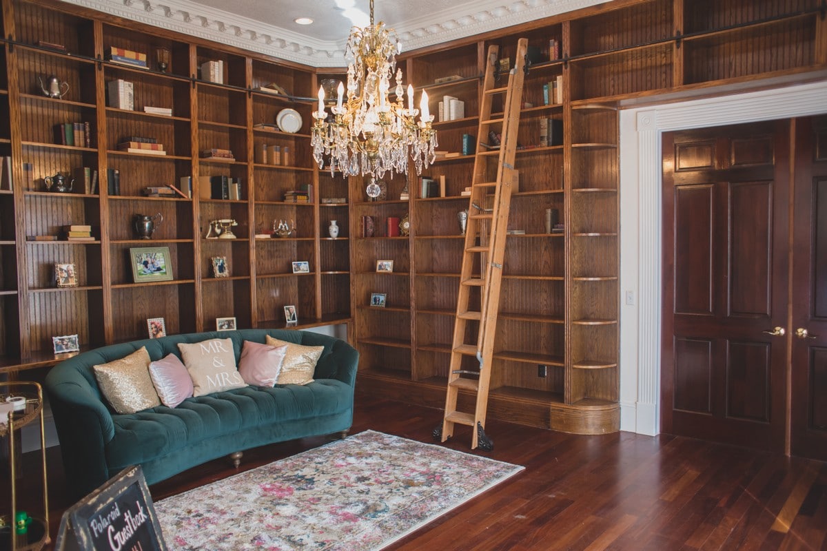 Luxmore Grande Estate - old-fashioned library complete with rolling ladder