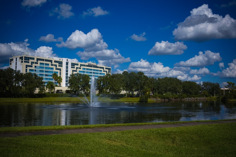 Renaissance Orlando Airport Hotel - large hotel next to lake