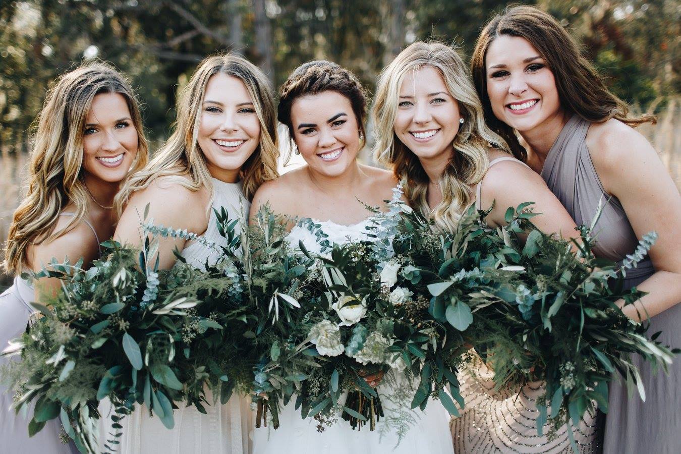 cdc-floral- bridesmaids with bride holding greenery