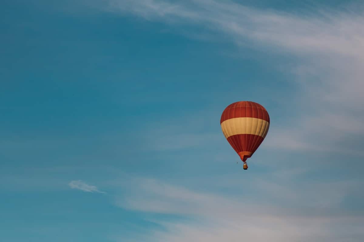 Unique Wedding Experience Gifts - hot air balloon in the sky