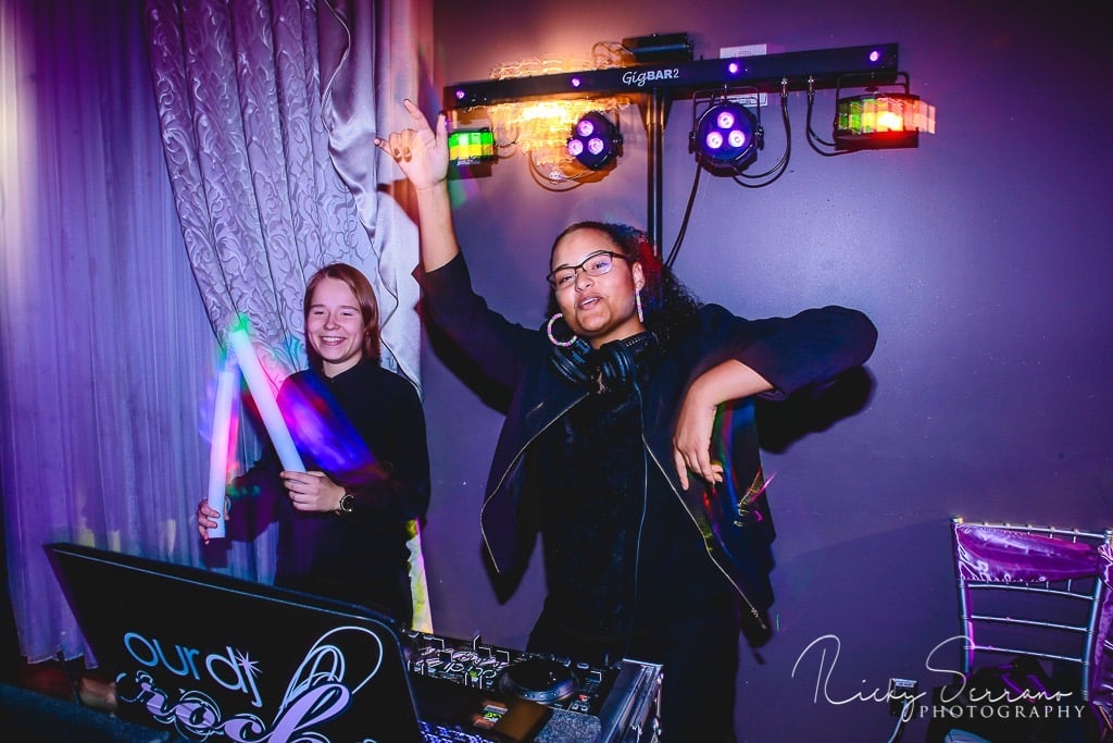 our dj rocks - signs you've hired a great wedding dj