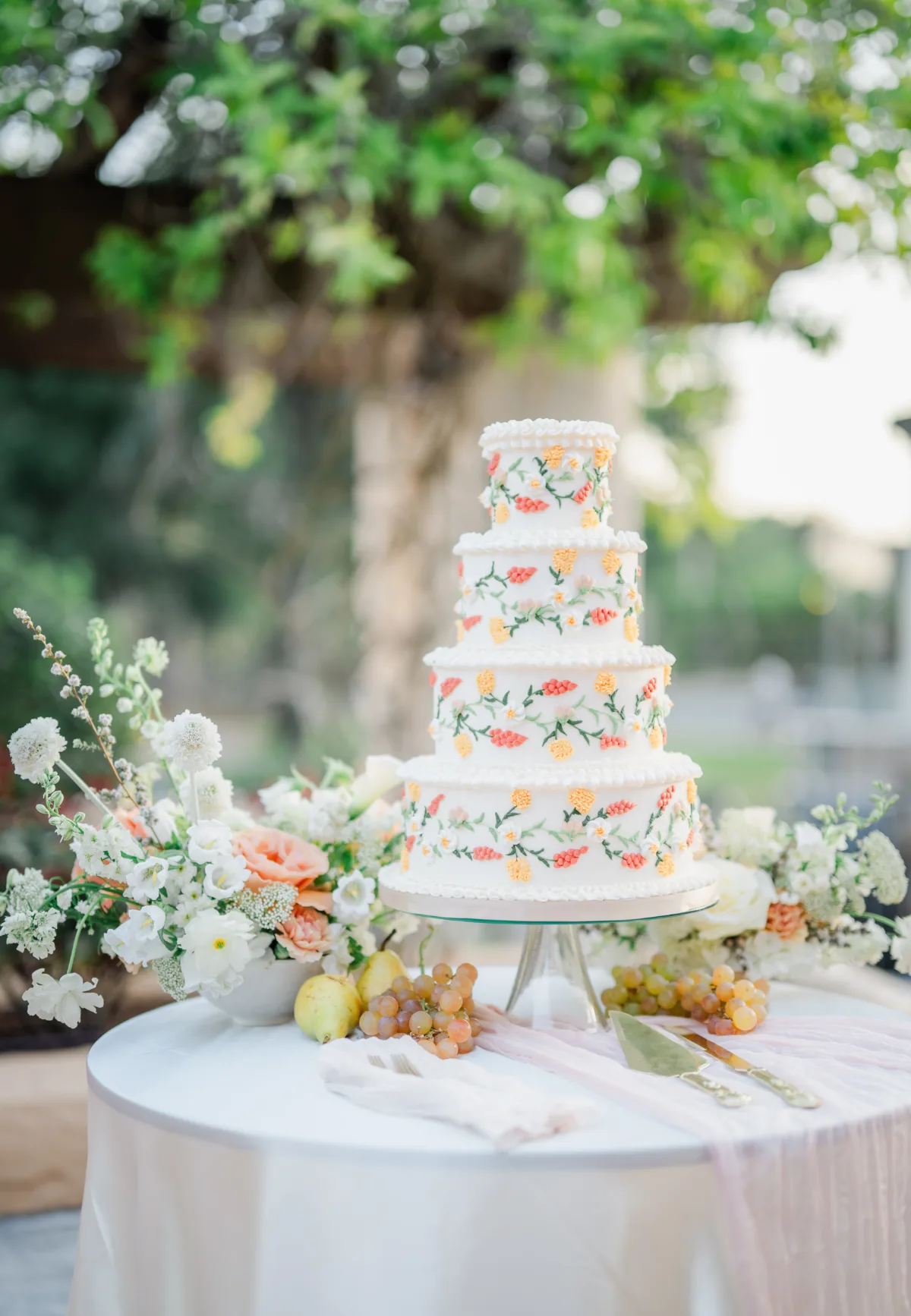 wedding cake at Rollins College in Winter Park