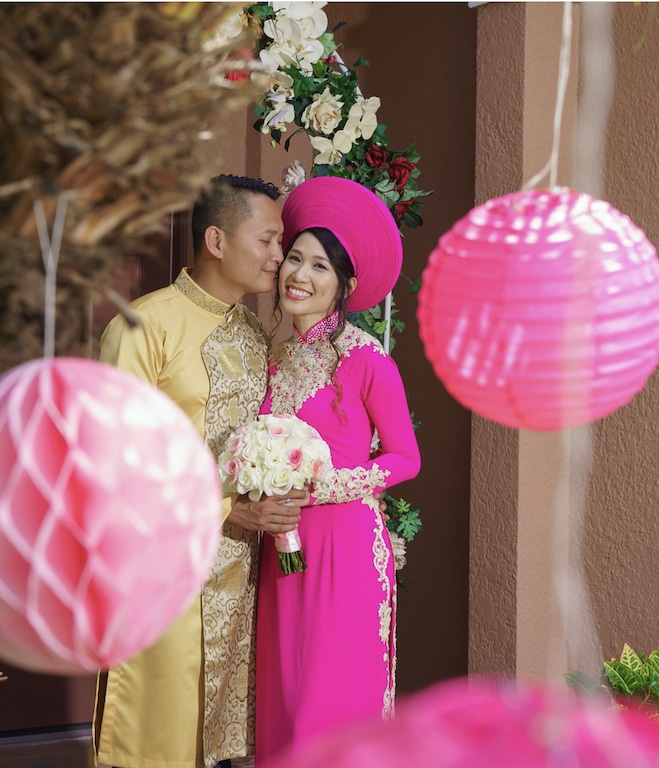 bride and groom in colorful traditional garments with make-up by Beauté Spécialé