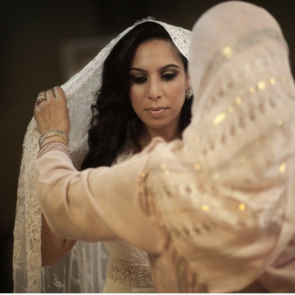 Beauté Spécialé bride with veil
