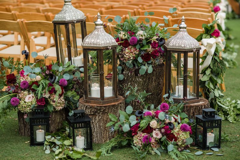 Just Marry rustic lanterns, candles, flowers, and other wedding decorations