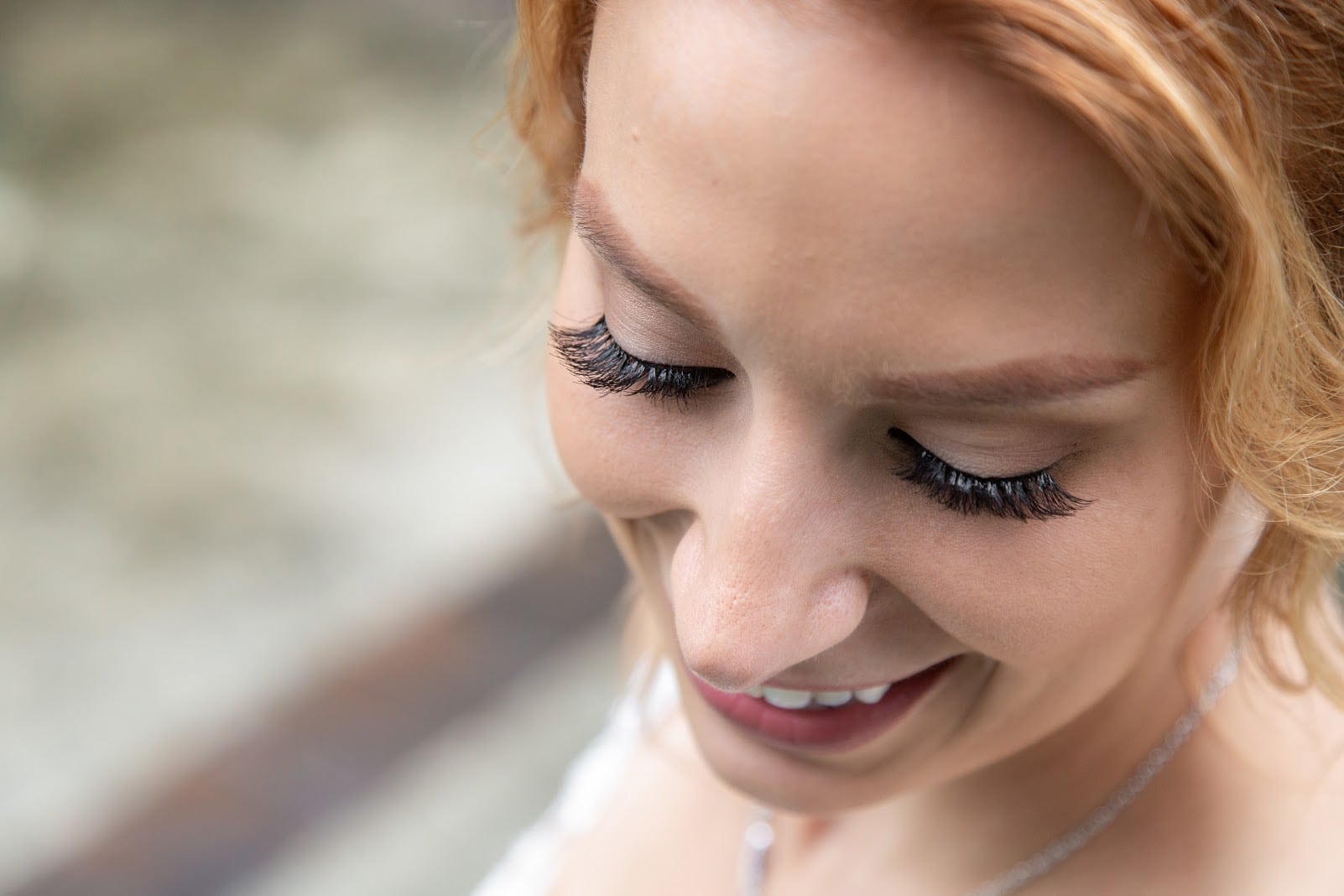 close up of natural eyeshadow with fake eyelashes for bridal makeup