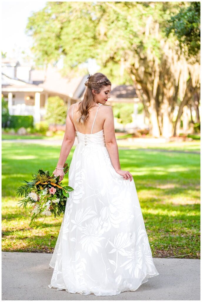bride back of dress photo
