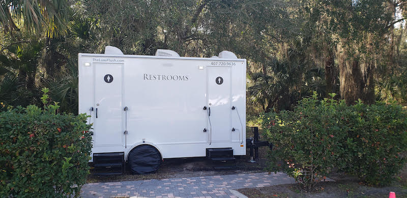 portable bathrooms for rent from Luxe Flush