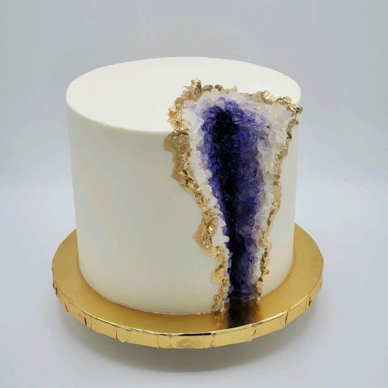 geode rock cake with gold and purple colors