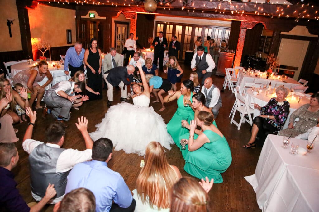 wedding party dancing on the dance floor
