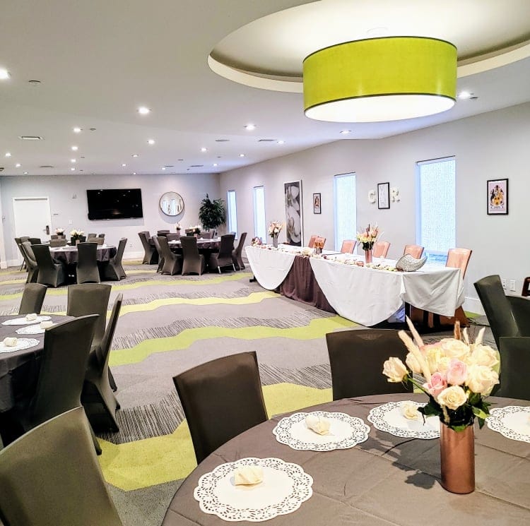 reception room with citrine accents at Avanti International Resort
