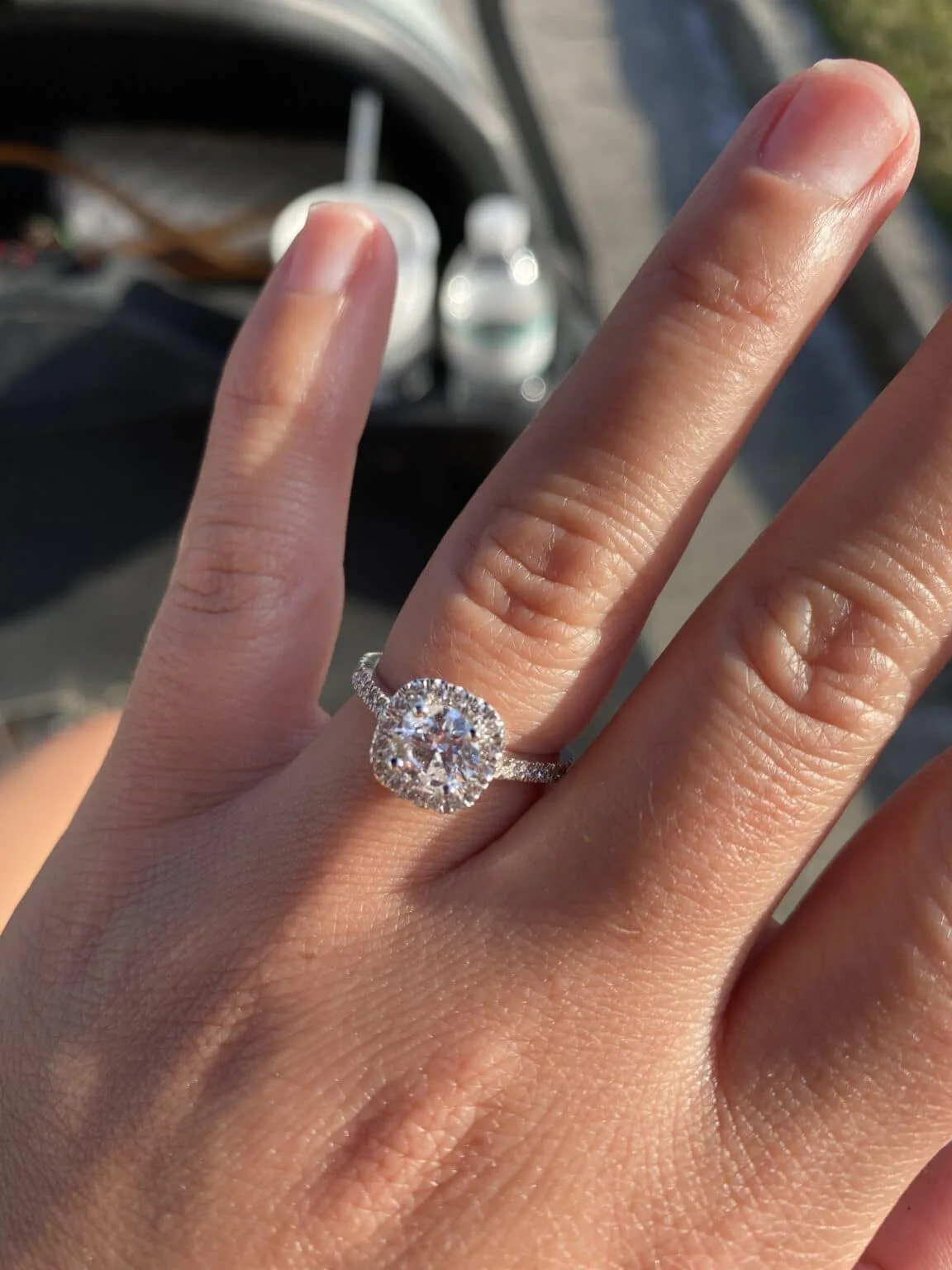 round cut diamond engagement ring