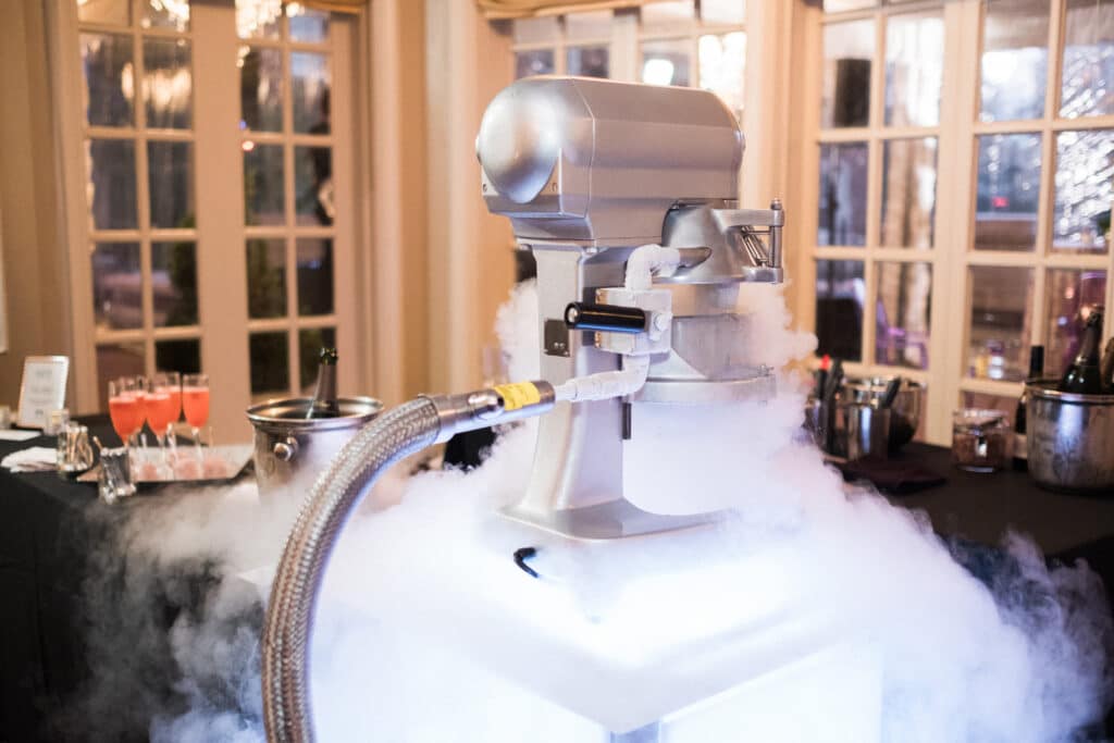 liquid nitrogen machine to make frozen drinks or desserts by Frost 321