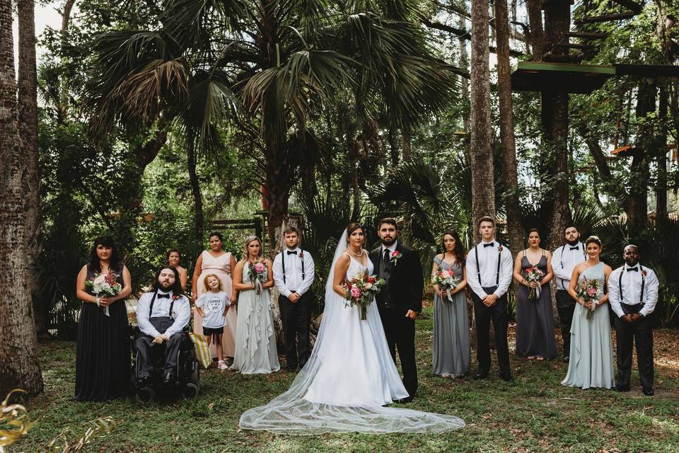wedding party photo at the Central Florida Zoo & Botanical Gardens