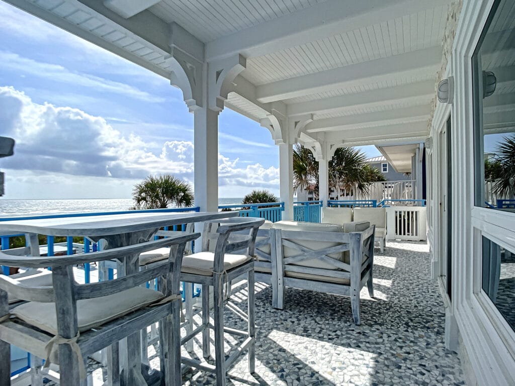 outdoor verandah overlooking the ocean at Joy by the Sea