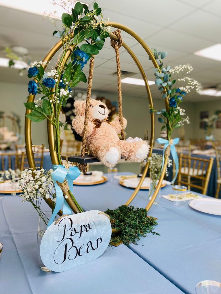 teddy bear swinging in centerpiece at baby shower planned by Soulovevent LLC