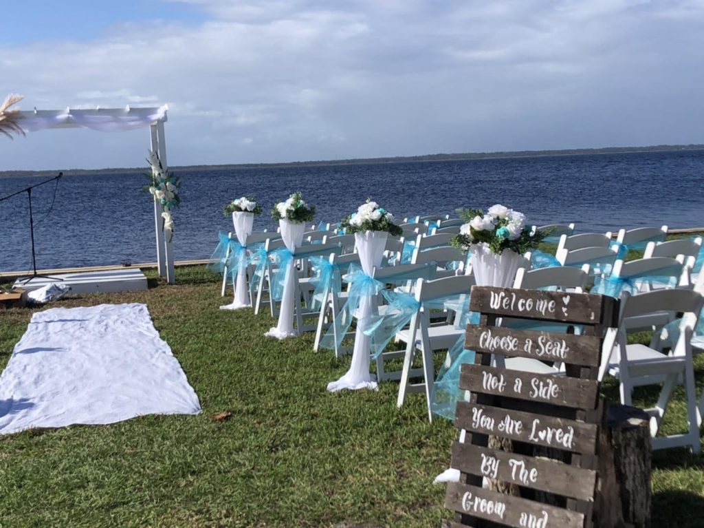 at 520 on the Water wedding ceremony site with turquoise and white colors