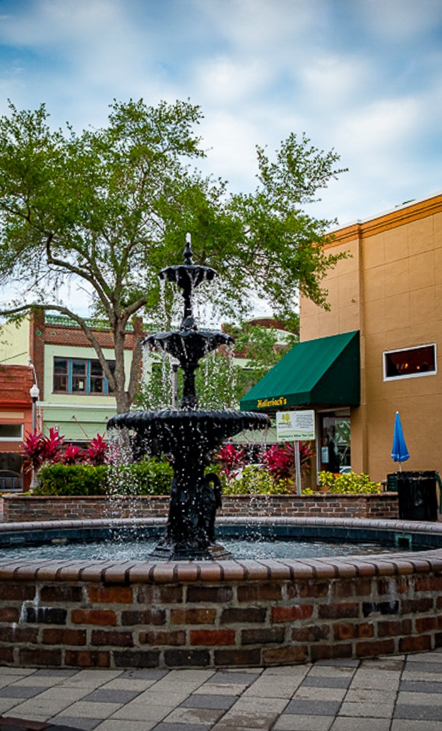 Sanford Tours & Experiences walking tour through historic town center with fountain