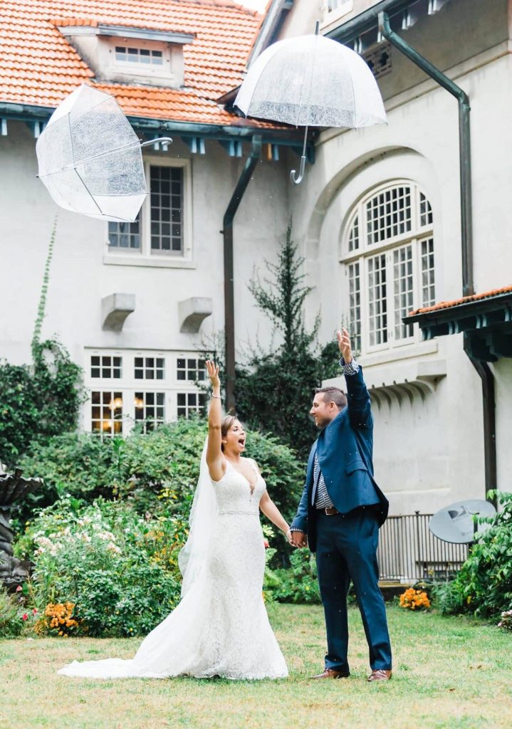 rainy-wedding-day-photos-sydonie-mansion