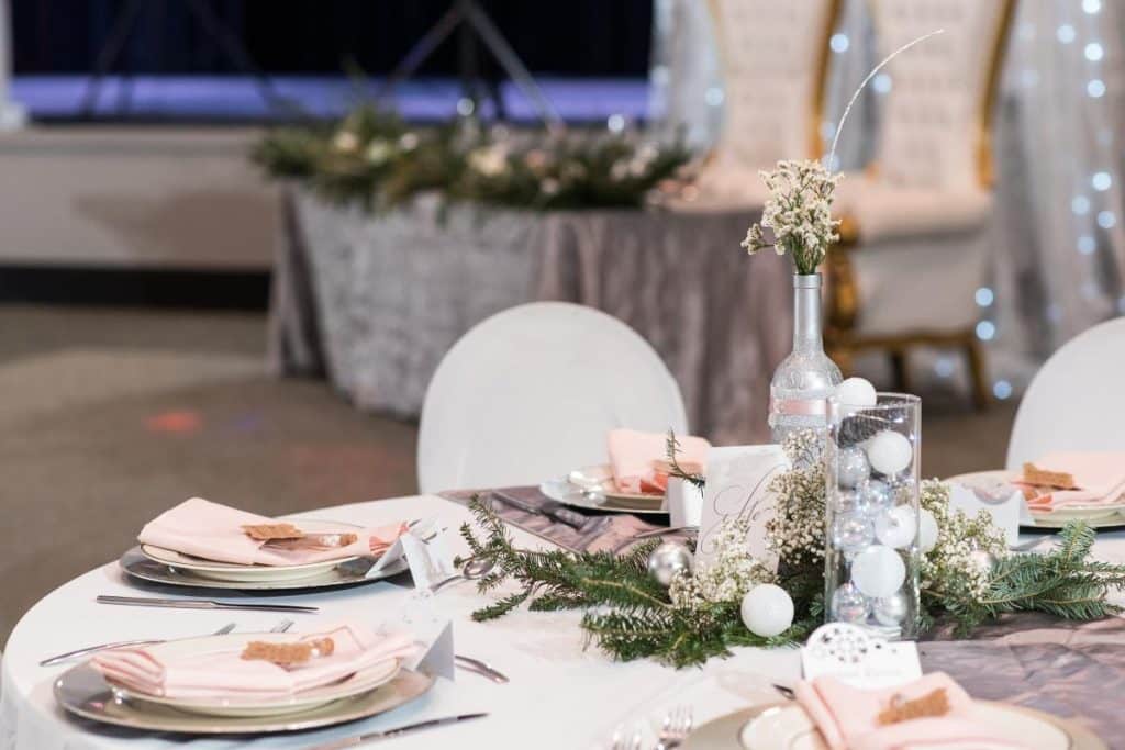 tablescape, silver tablecloth, pink napkins, white centerpieces, Orlando, FL