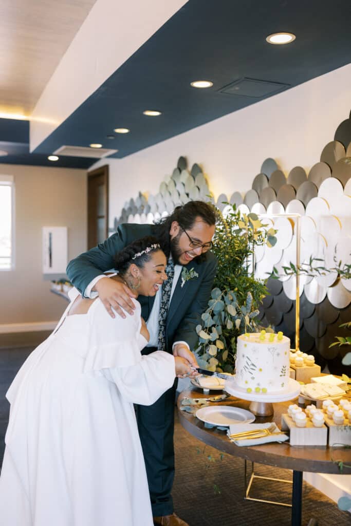 bride and groom cutting their cake, Iced by Taylor, Orlando, FL