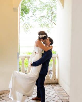 bride and groom embracing and kissing, wedding venue, outdoors, Crowne Plaza Orlando Downtown, Orlando, FL