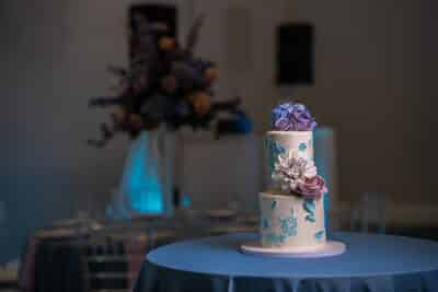 wedding cake, two layers, purple and white flowers, blue tablecloth, Holiday Inn Resort Kissimmee by the Parks, Orlando, FL