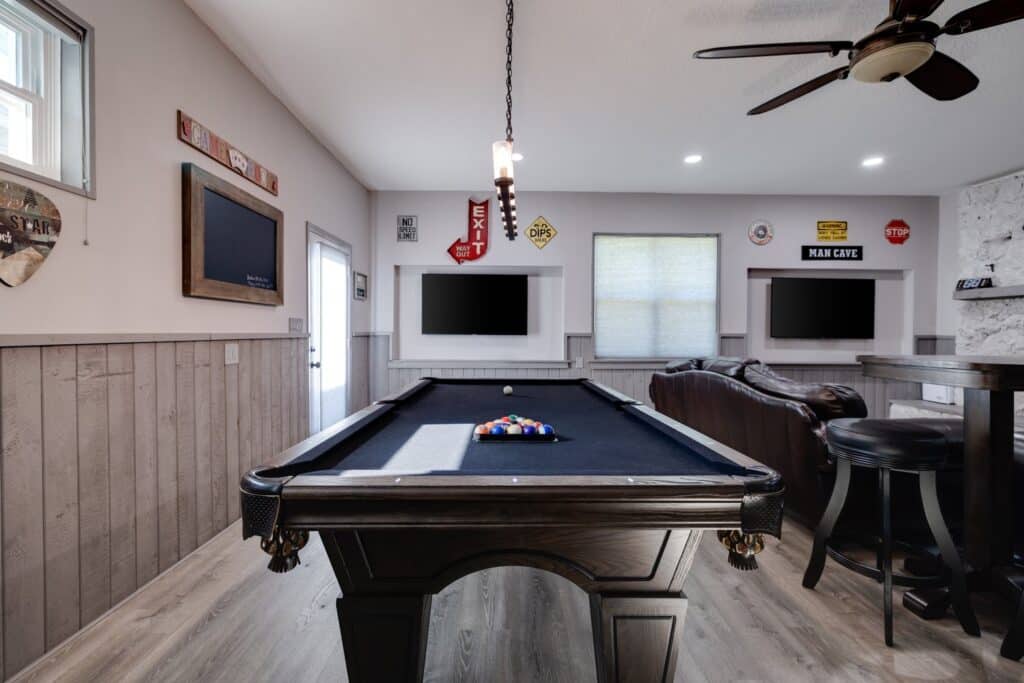 recreation area at the bridal suite, pool table, TVs on the wall, ceiling fan, Orlando, FL