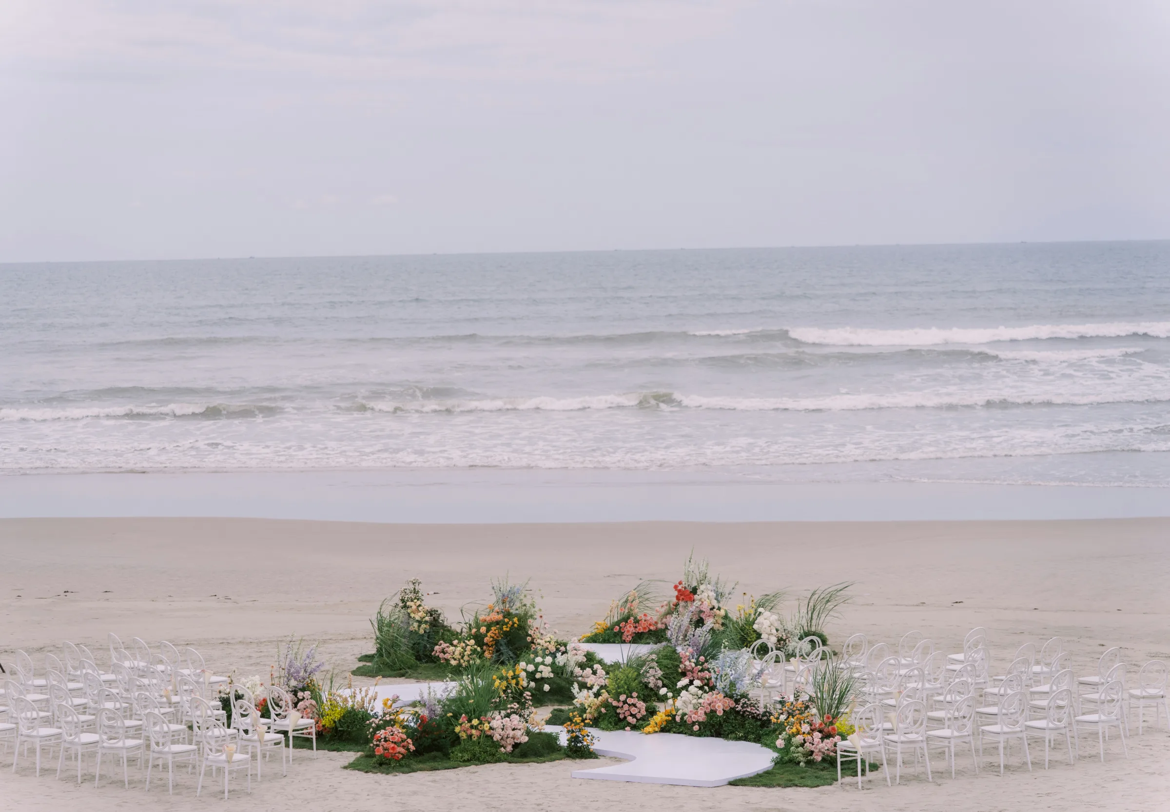 Modern Boho Meets Coastal: Styling Your Florida Beach Wedding h ng xuan van QoVc0vZrFAU unsplash