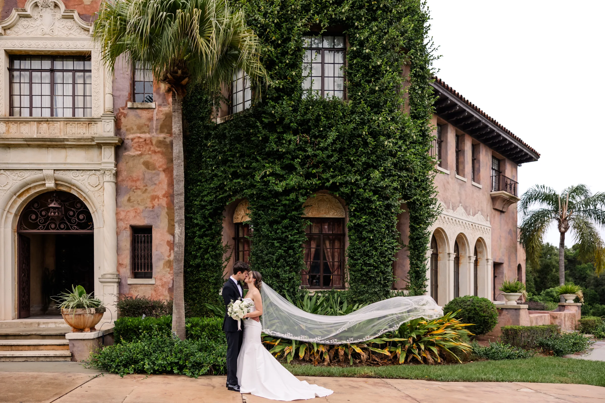 Timeless Charm Wedding | The Howey Mansion Blak Marie Photography Orlando Wedding Photographer Abigail William Wedding Highlights 35