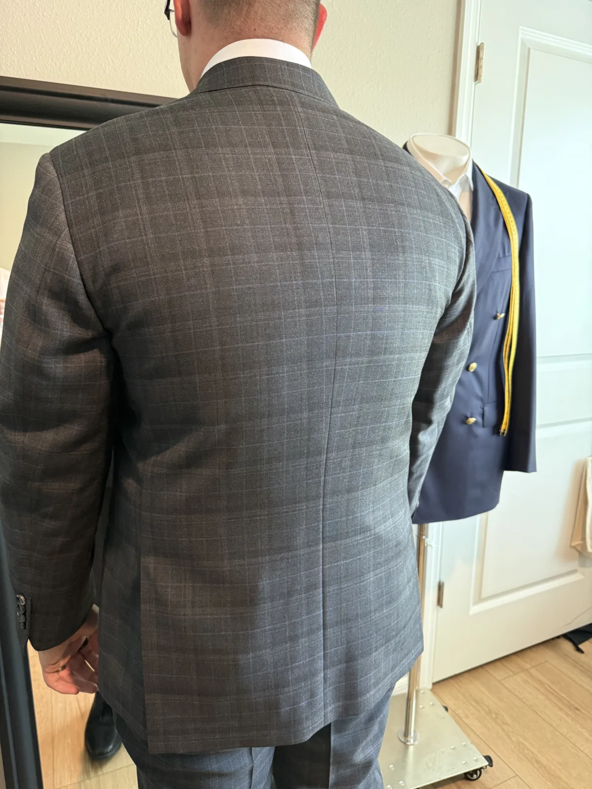 showing-back-of-tailored-custom-suit