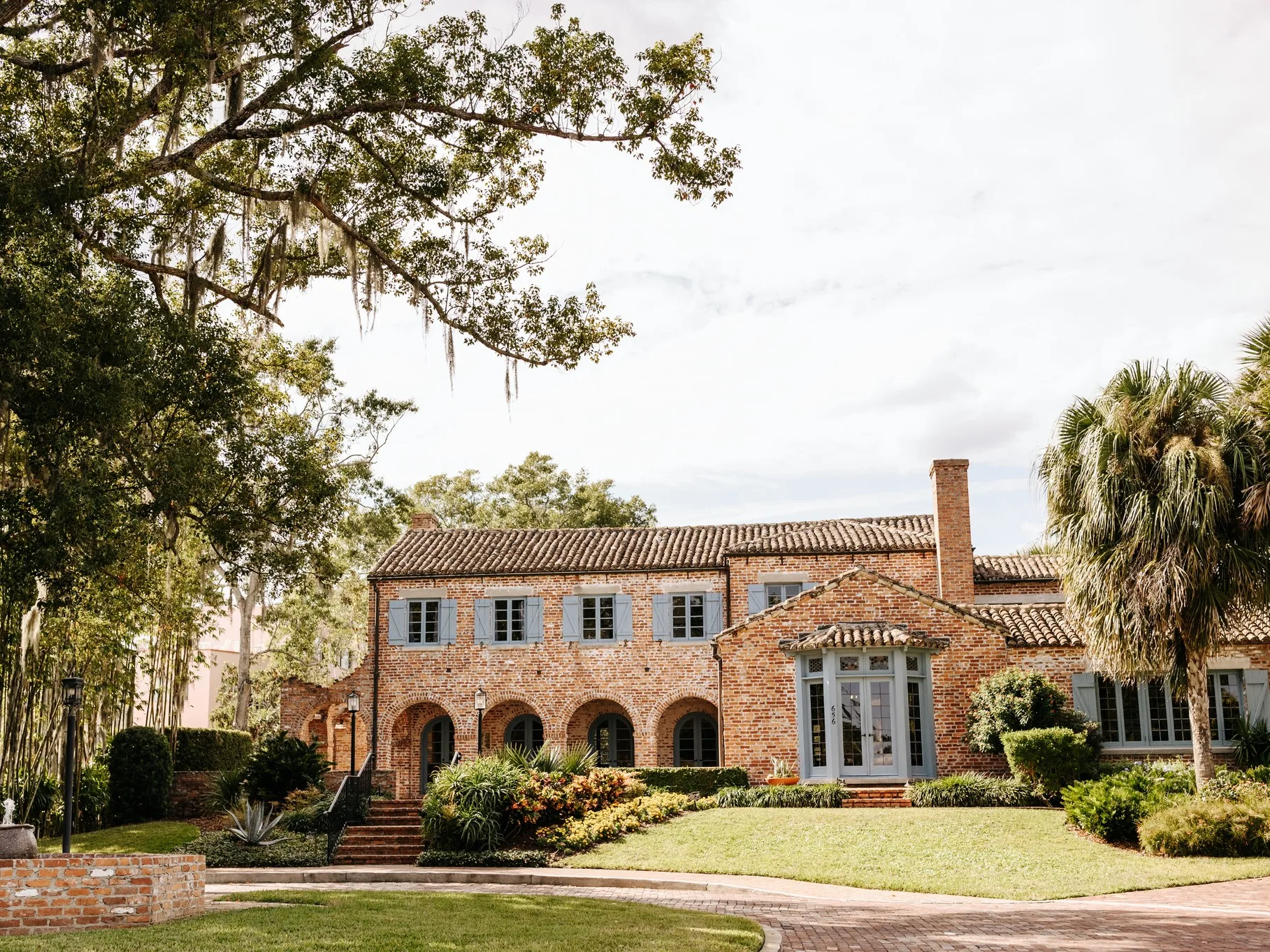 Casa Feliz photographybyv edited - Wedding Venue Shopping Tips Every Newly Engaged Couple Should Know historic brick wedding venue with outdoor ceremony space and trees, example for wedding venue shopping tips and venue styles