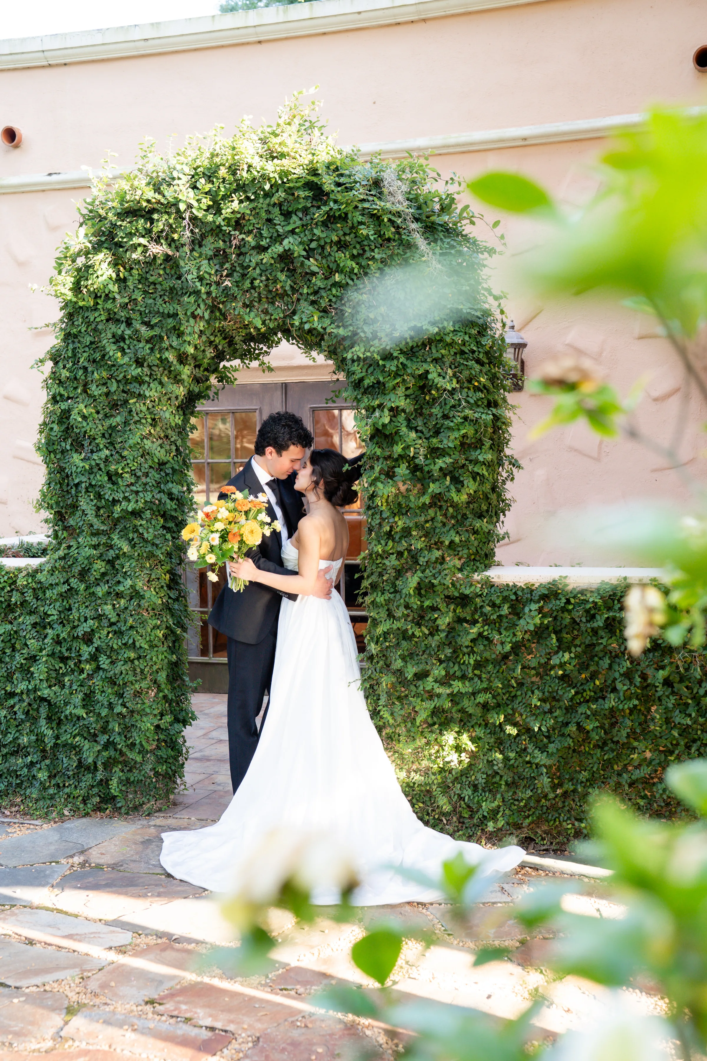Colorful Mediterranean Wedding Inspiration Eterna Estate23 - Colorful Mediterranean Wedding Inspiration at Eterna Estate Colorful Mediterranean Wedding Inspiration Eterna Estate23