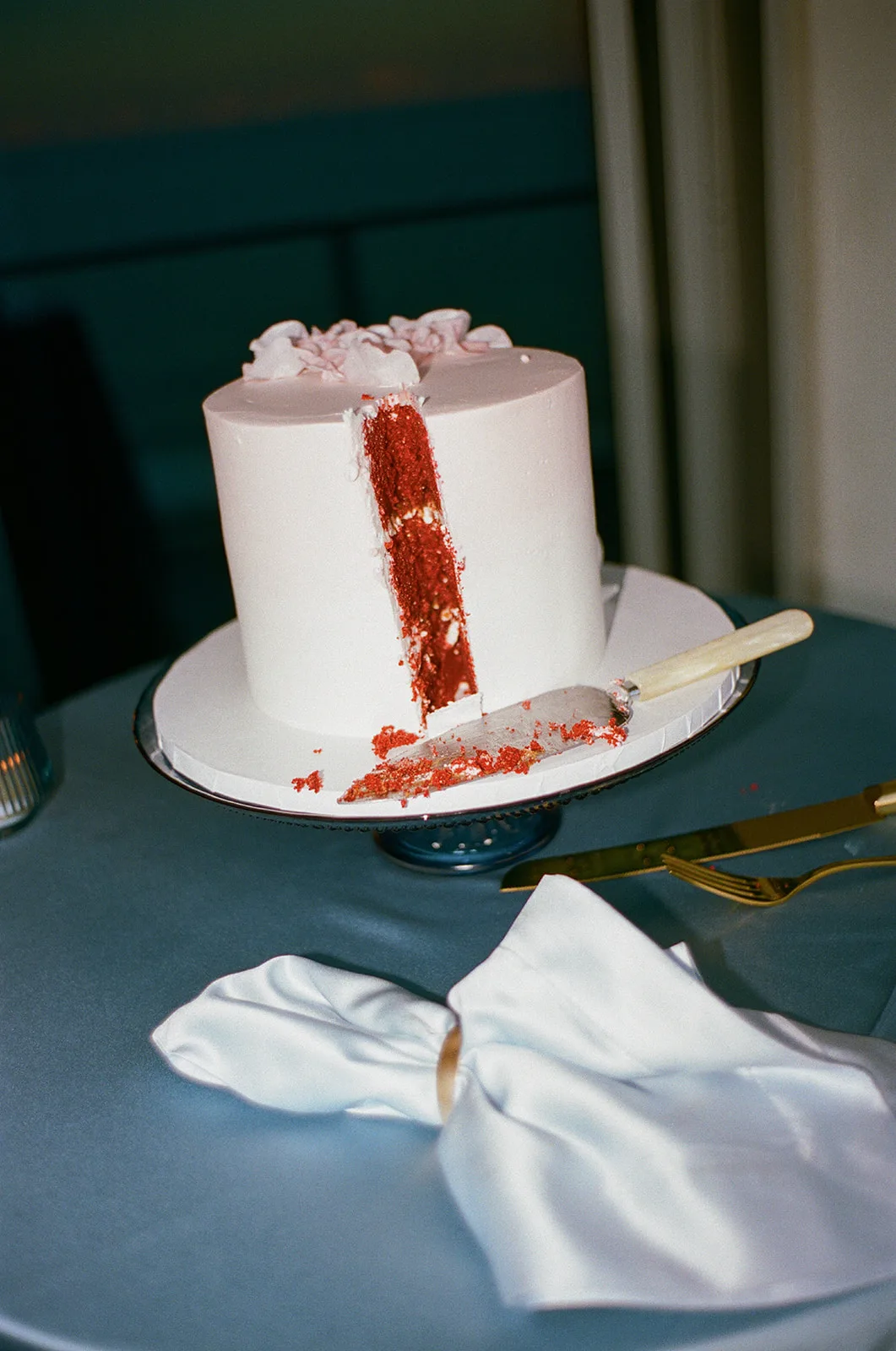 BB Rec 040 - Romantic Blush and Blue Daytona Beach Wedding Red velvet biscoff wedding cake